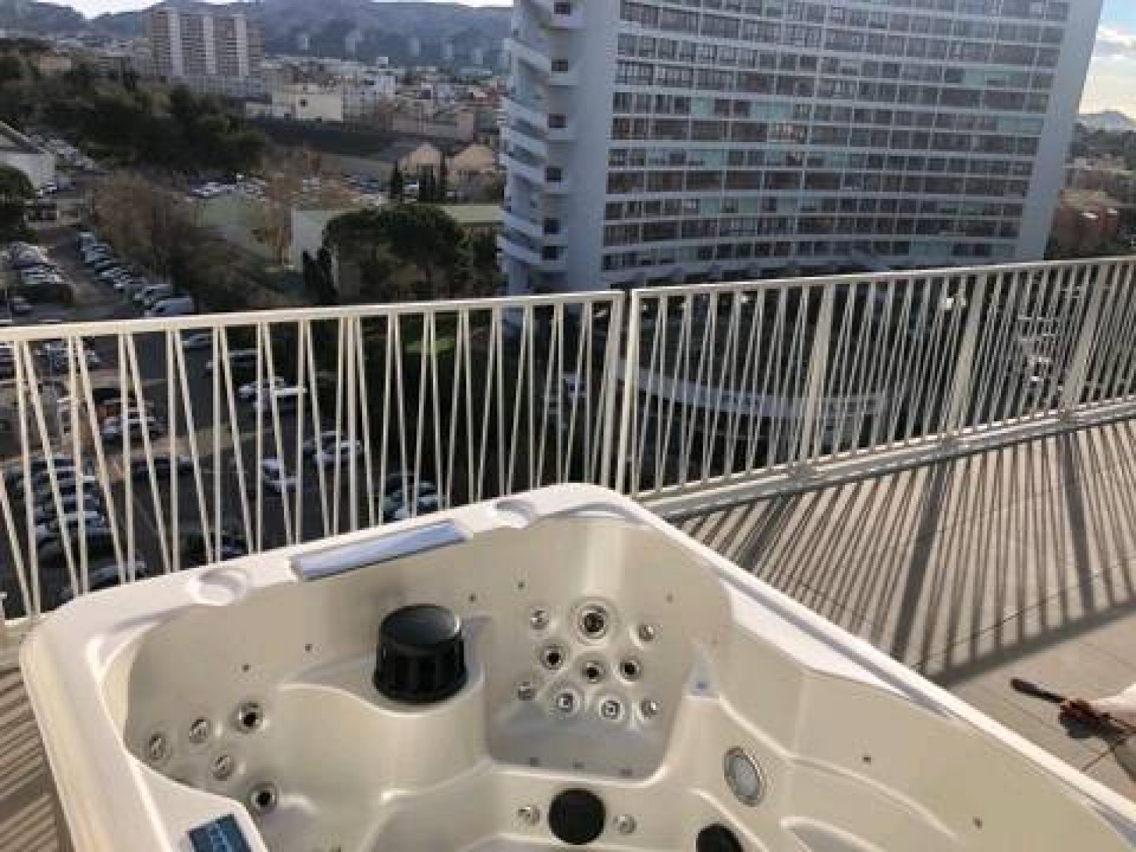 Vente et installations d'un spa pour 4 personnes sur Marseille boulevard Michelet