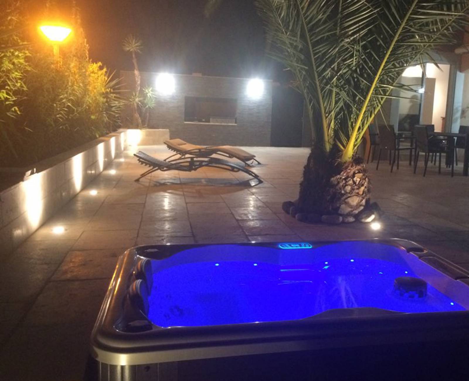 Spa 4 places bain à remous à Sausset les Pins