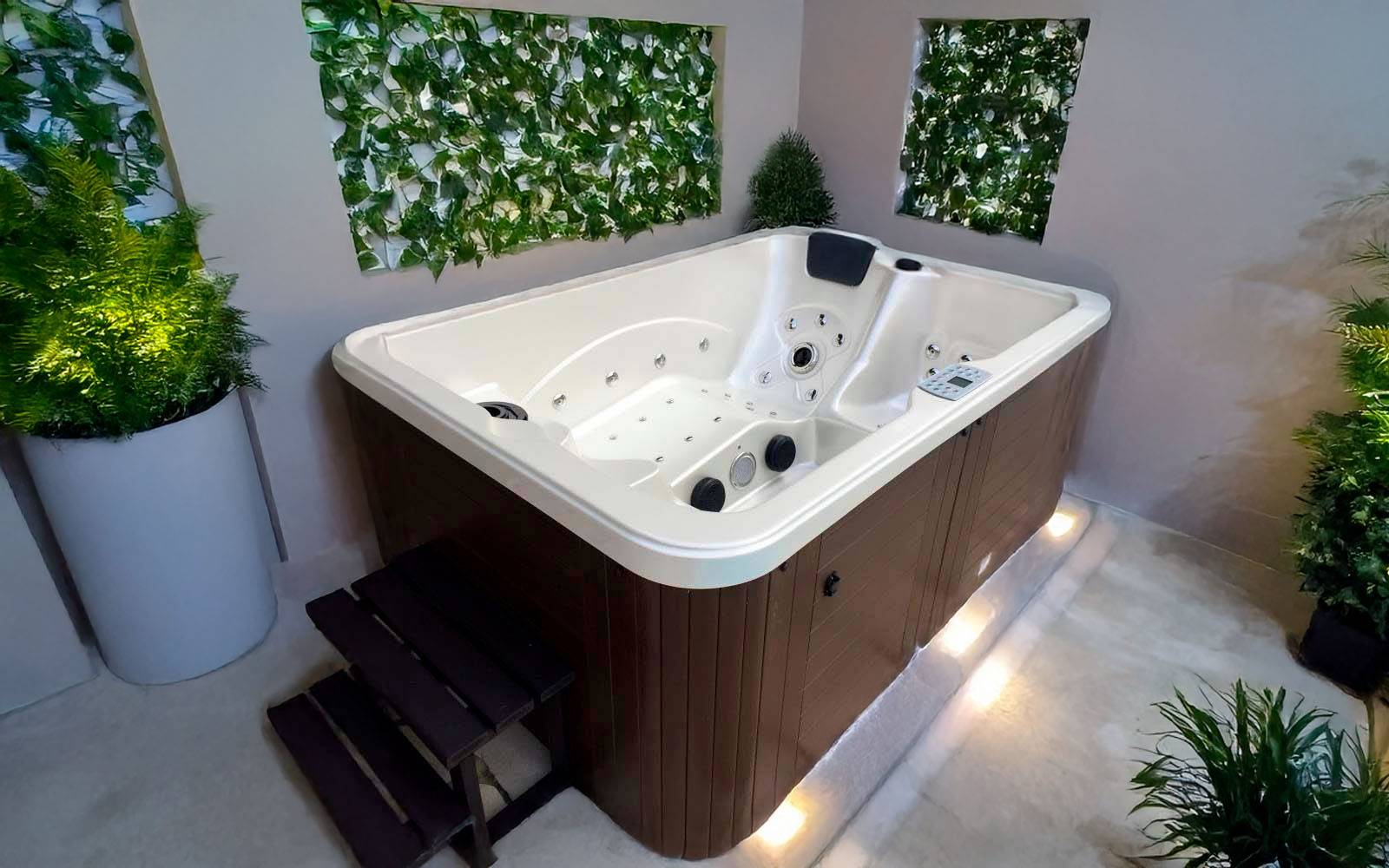 Le Spa Rio 3 places s’intègre parfaitement dans un coin détente à Vitrolles, entouré de verdure et de lumière douce pour une ambiance 100 % bien-être.