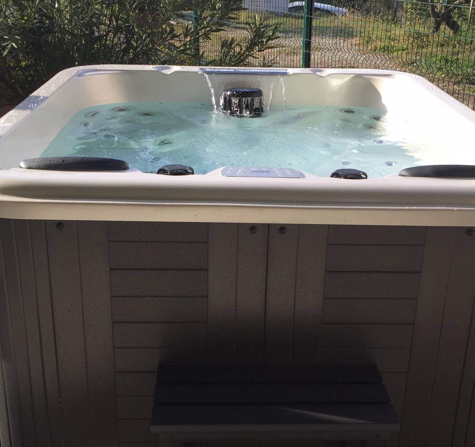 Spa américain avec commande système électronique balboa pour une température idéale Aix-en-Provence 13100 Bouches-du-Rhône