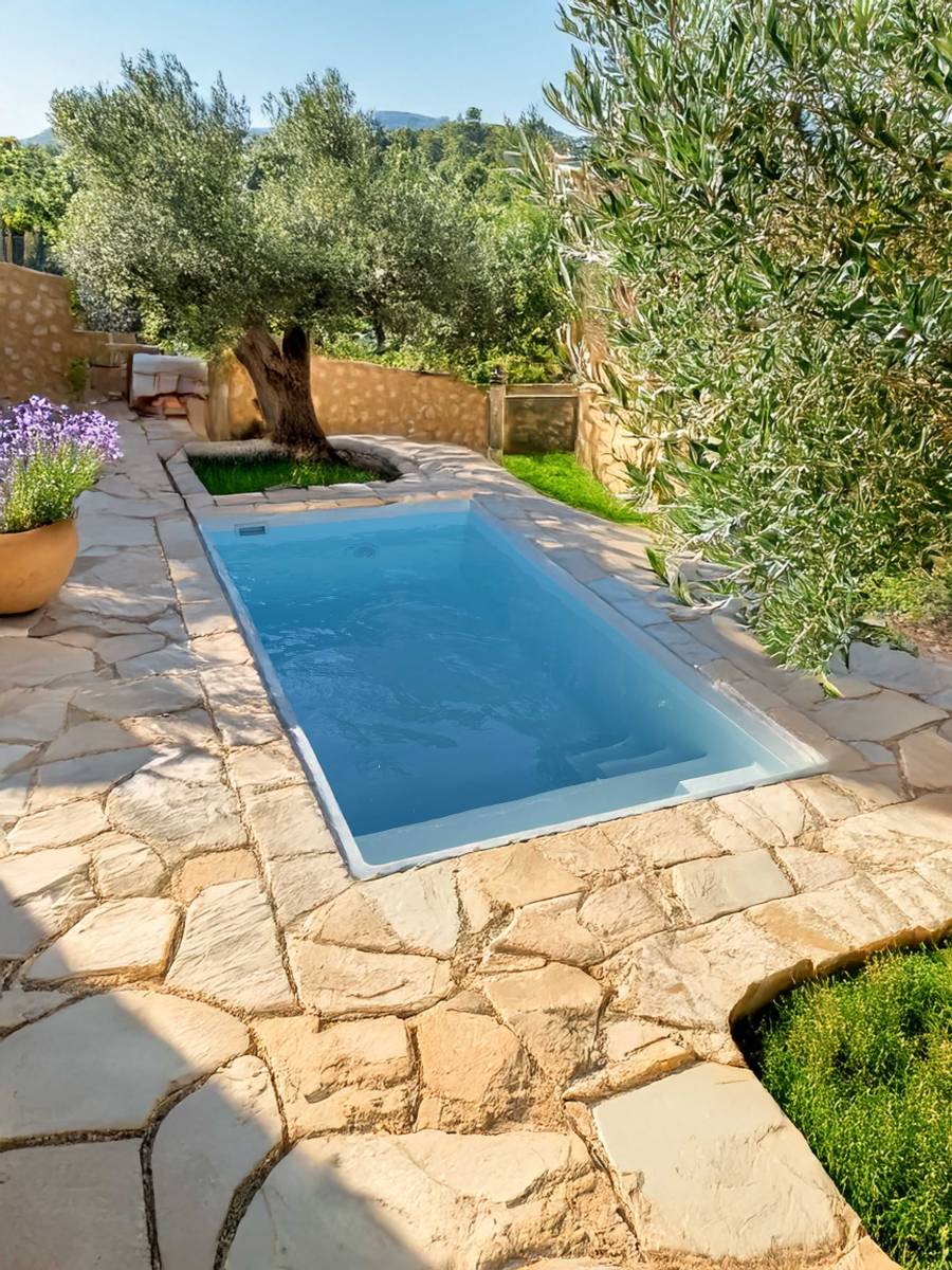 Vente d'une mini piscine coque de moins de 10m² modèle Bora Bora près de Nimes