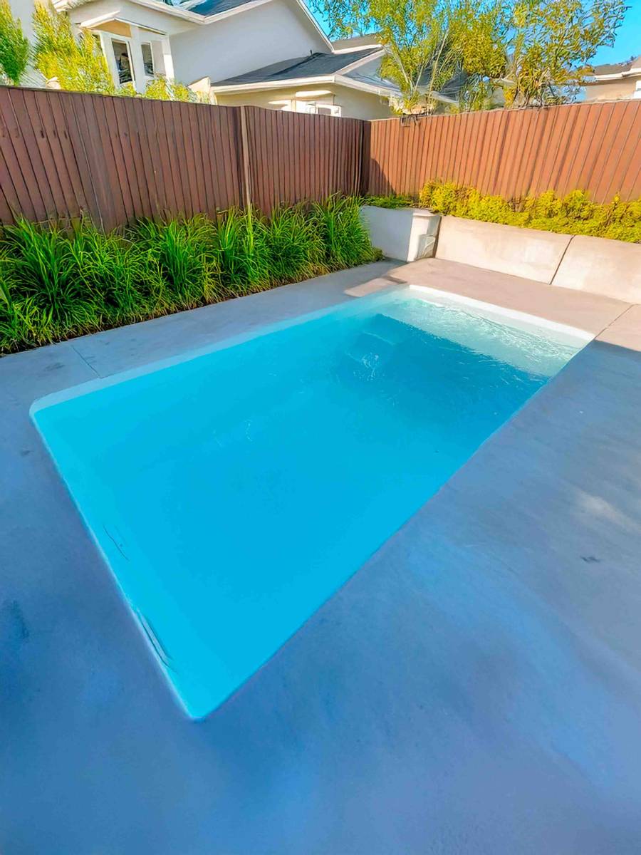 Coque en acrylique de la piscine Mahina à Vitrolles, résistante et esthétique.