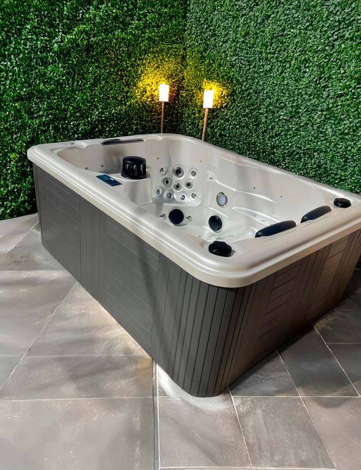 Spa Caraïbes 4 places à Hyères – Un design soigné et des performances hydromassantes de pointe.