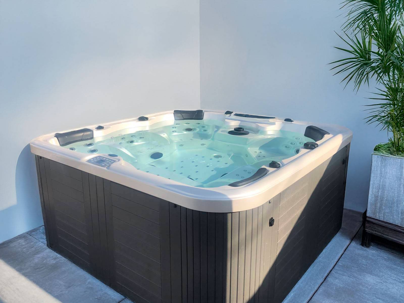 Spa Cuba 6 places à Pertuis : un espace convivial et apaisant pour toute la famille.