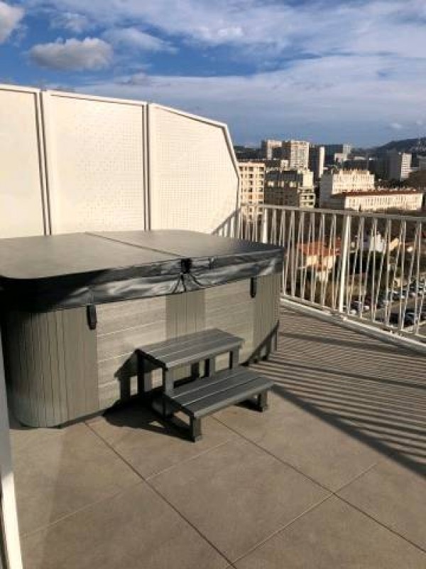 Vente et installations d'un spa pour 4 personnes sur Marseille 8eme