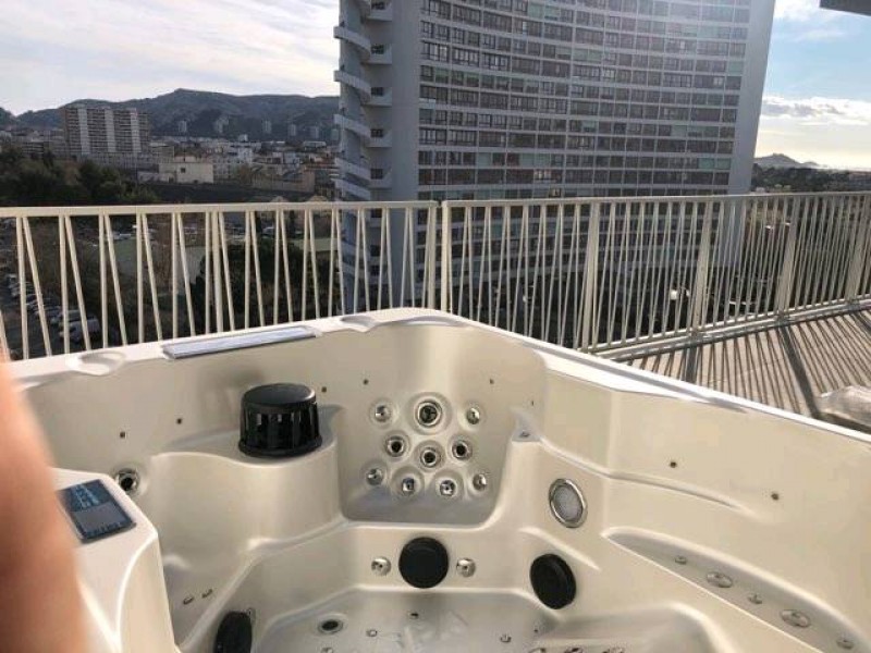 Vente et installations d'un spa pour 4 personnes sur Marseille 8eme