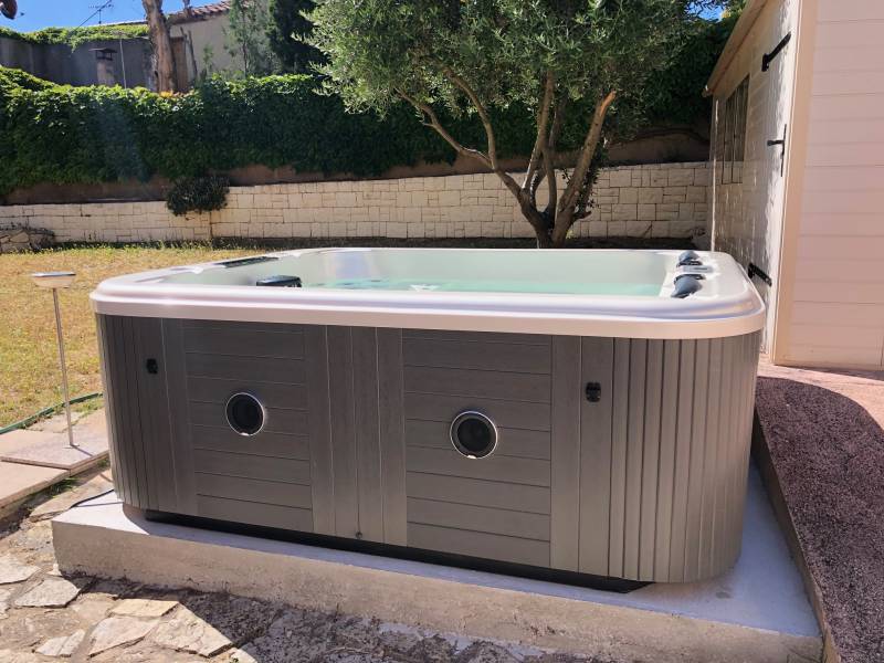 Installation et vente d'un spa pour extérieur 5 places près d'Aubagne