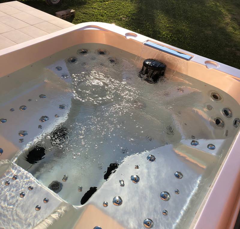 vente de spa jacuzzi a Fos sur mer pres de saint mitre les remparts