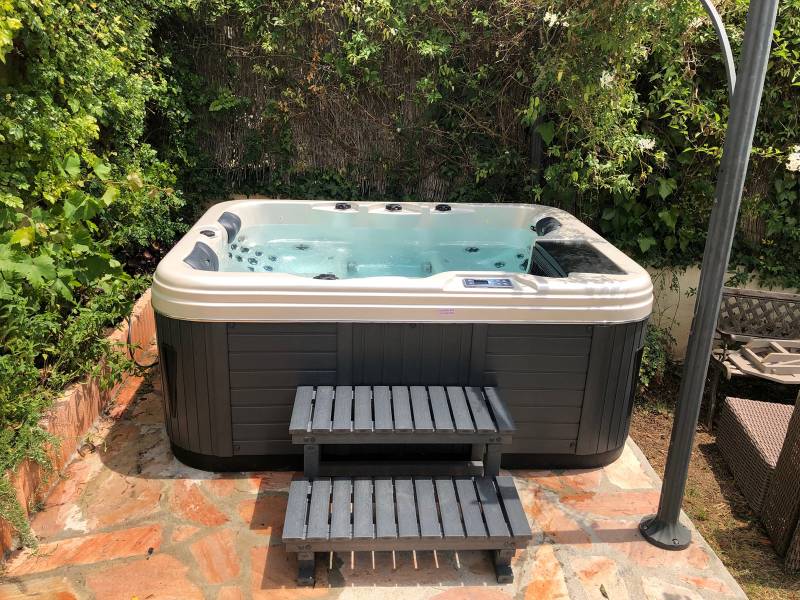 Vente achat spa 3 places avec marche d'aces