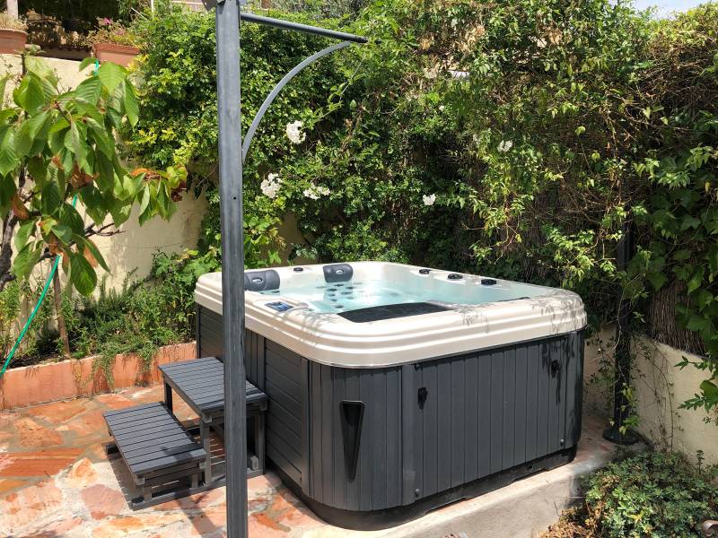 Vente achat spa 3 places a marseille avec couverture isolante et marches d'aces