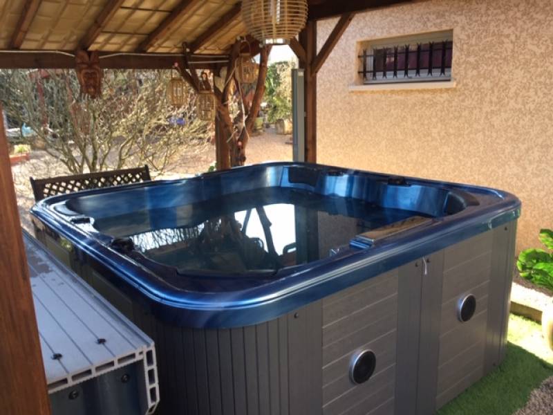 spa 6 places coque bleu jupe grise