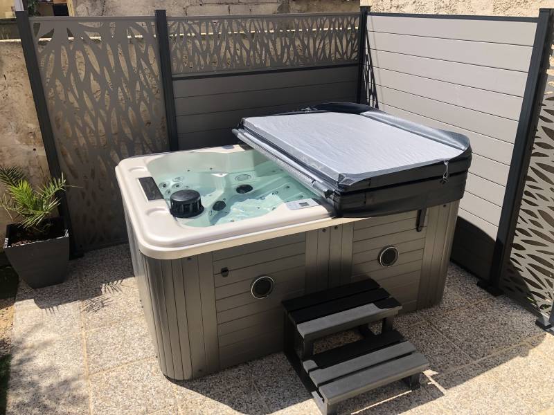 Spa en exterieur 4 personnes a Vitrolles
