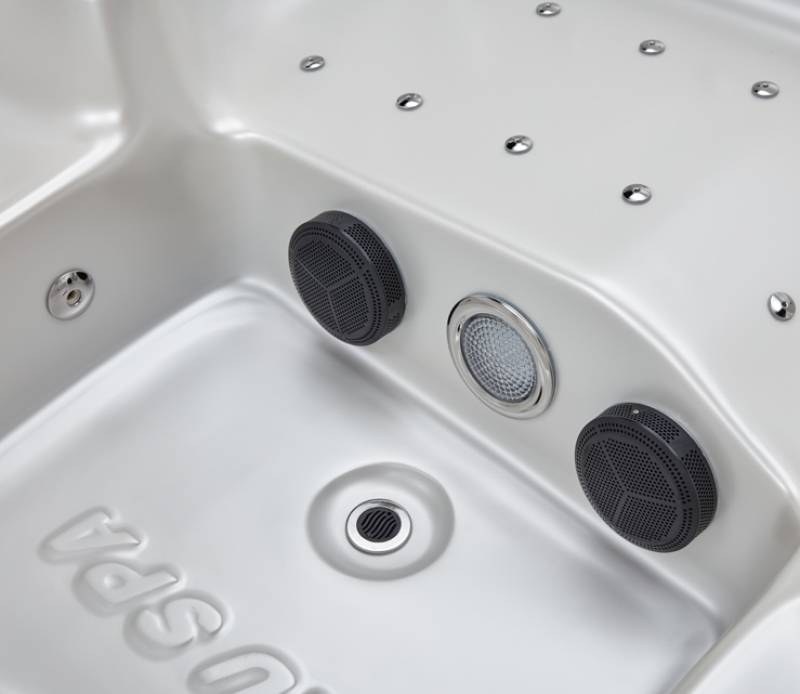 Détail des jets massants et de l’éclairage du spa Rio – bien-être et relaxation garantis dans un format compact