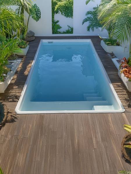 Piscine coque moins de 10M2 pres dans les bouches du rhone