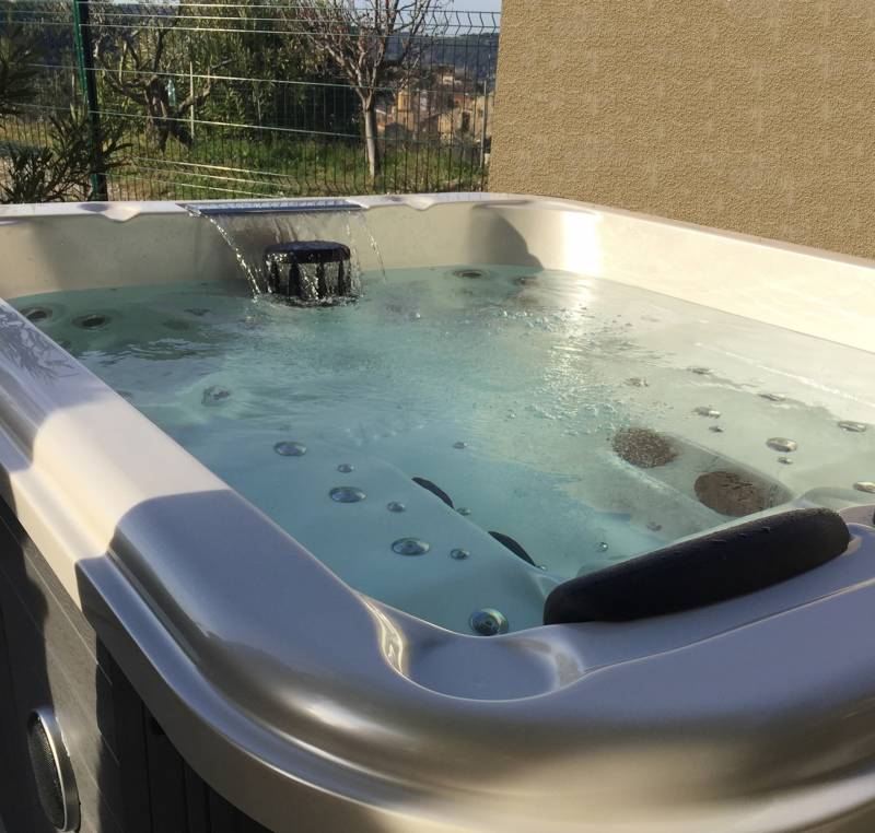 Magasin de jacuzzi Spa 5 places à Saint-chamas