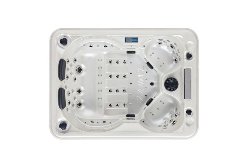 Le spa Caraïbes à La Ciotat dispose de 4 places dont deux allongées, pour un confort optimal à domicile.