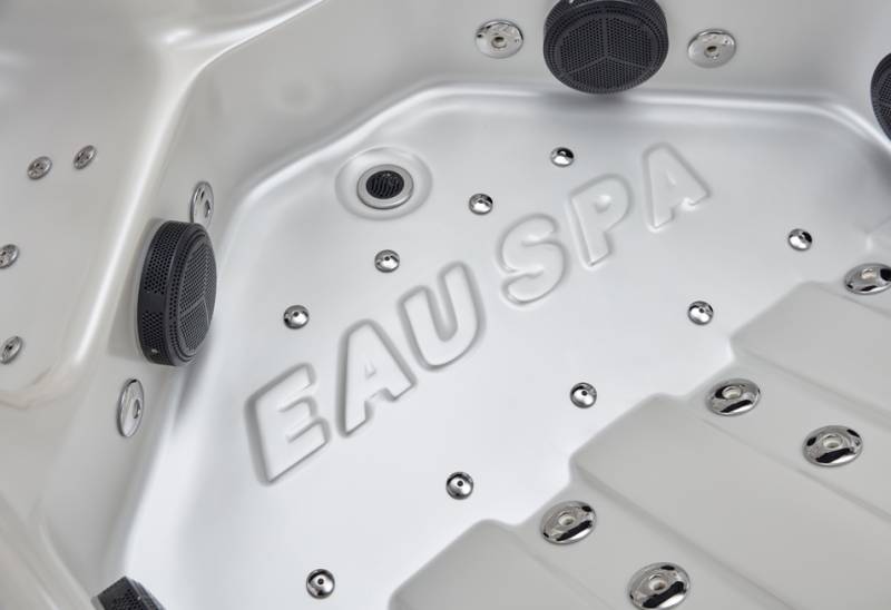 Détails des 100 jets du Spa Caraïbes à Hyères pour un massage sur mesure.