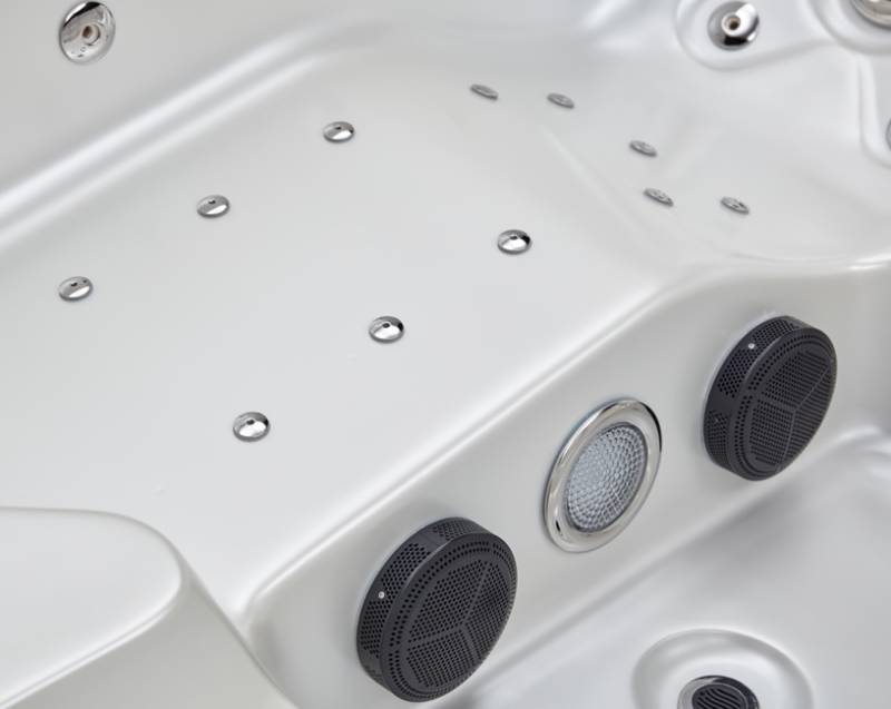 Avec ses 55 jets massants, le Spa Rio offre un confort incomparable et un hydromassage personnalisé.