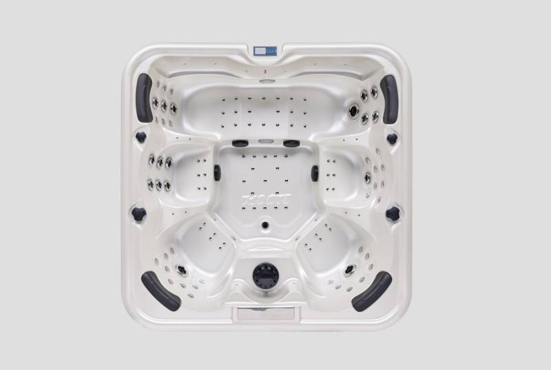 Vue de dessus du Spa Cuba 6 places : une ergonomie pensée pour offrir relaxation et convivialité à toute la famille.