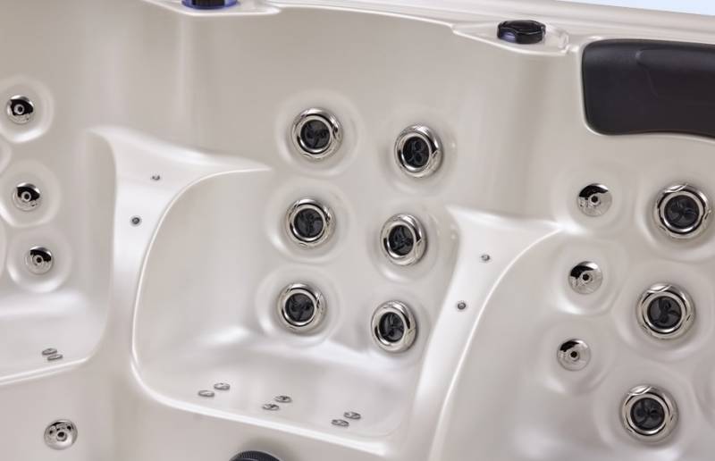 Détail des jets massants inox du spa 6 places Cuba – conception optimisée pour un massage complet sur toutes les positions